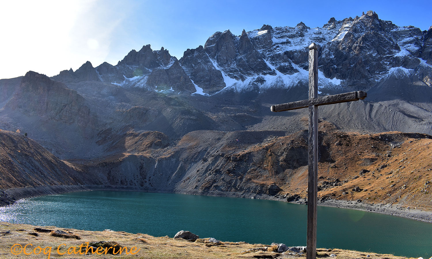 lac Sainte Anne et la croix