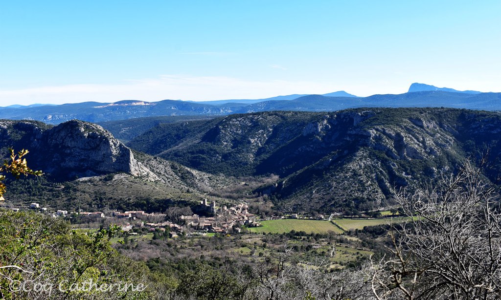 Panorama sur Saint Jean de Buèges depuis le massif de la Seranne