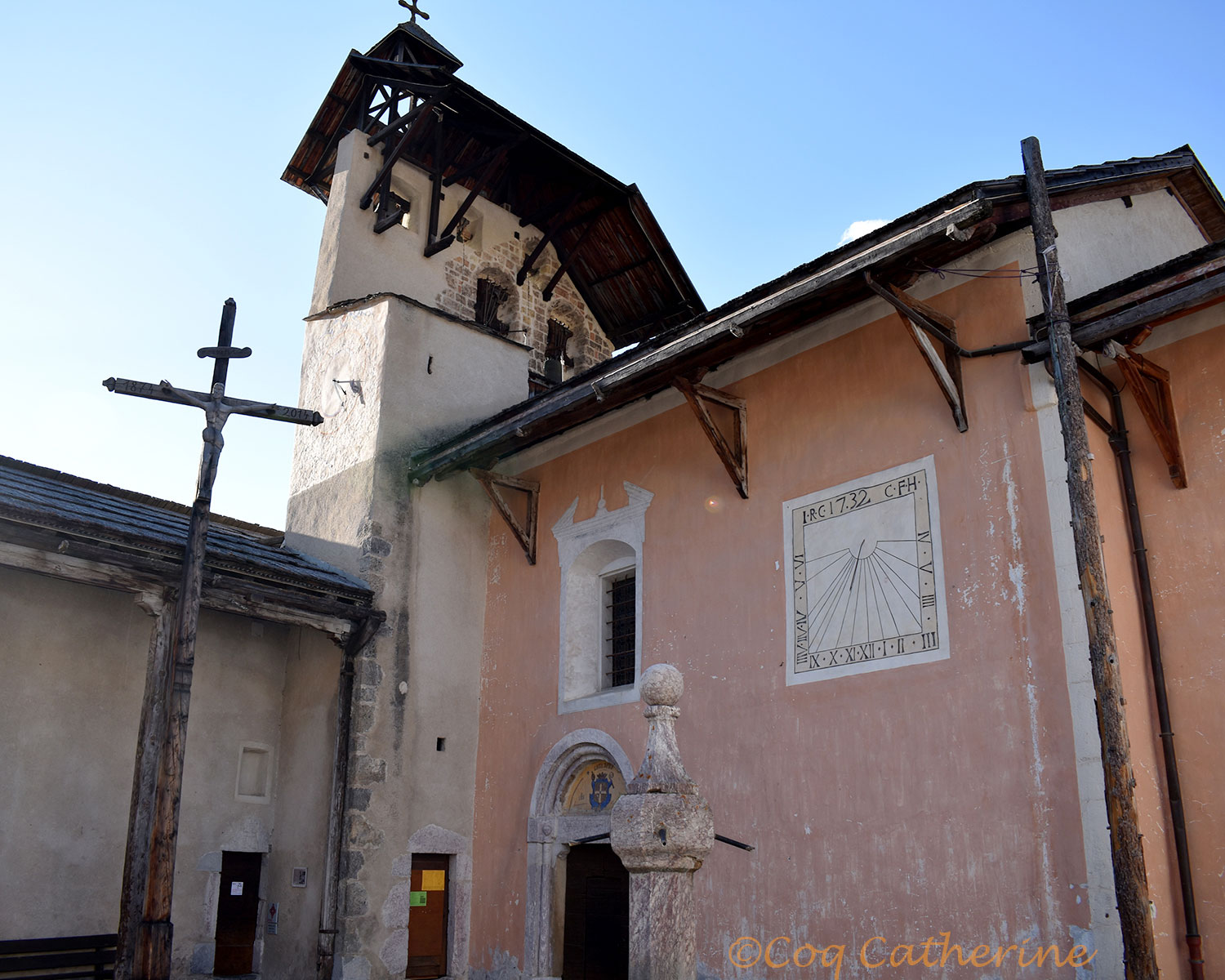 Cadran solaire et clocher de l'Eglise de Ceillac